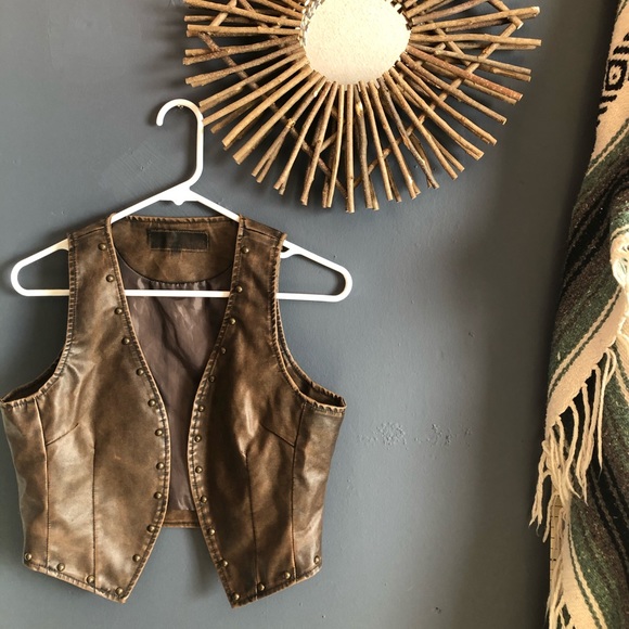 Western Style Leather Vest - Picture 3 of 6